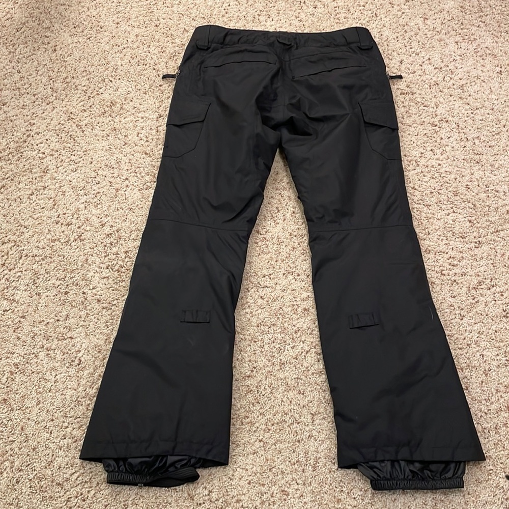 Burton Snow/Ski pants. Only worn a few times and in pristine condition.